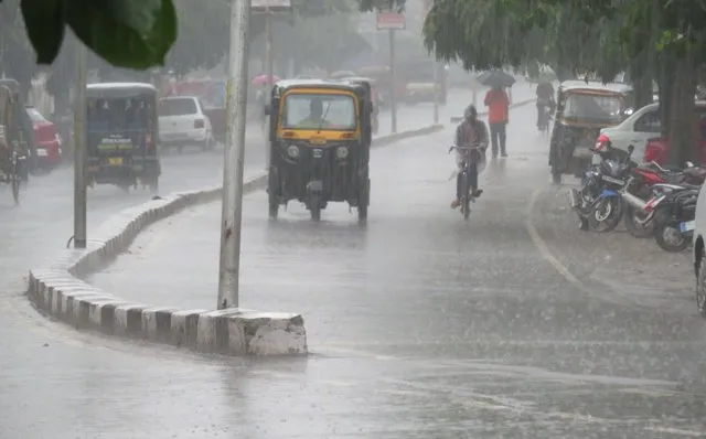 ବାତ୍ୟା ‘ଡାଏ’ ପ୍ରଭାବରେ ରାଜ୍ୟର ଅନେକ ସ୍ଥାନରେ ଜାରି ରହିଛି ବର୍ଷା