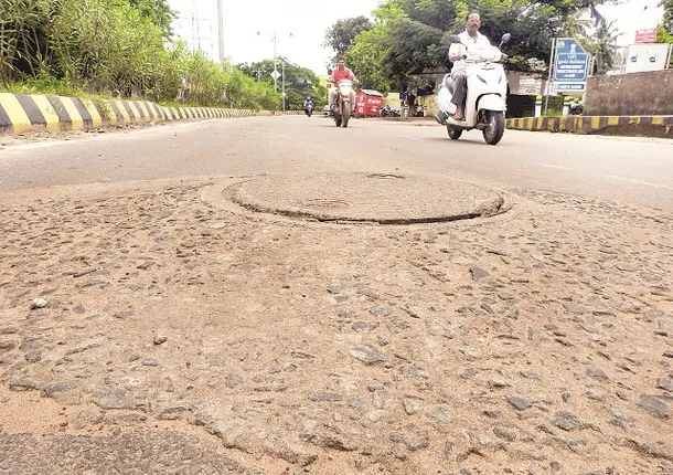 ରାସ୍ତା ନିର୍ମାଣରେ ଏସ୍‌ଓପି ମାନୁନାହାନ୍ତି : ପୂର୍ତ୍ତ ବିଭାଗ ନିଜ ନିୟମ ନିଜେ ଭାଙ୍ଗୁଛି, ସ୍ୱେରେଜ୍‌ ବୋର୍ଡ କେଉଁଠି ବି ନିୟମ ମାନୁନି