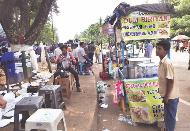 ଗାନ୍ଧୀମାର୍ଗକୁ ନେଇ ଅକଳରେ ପୁଲିସ