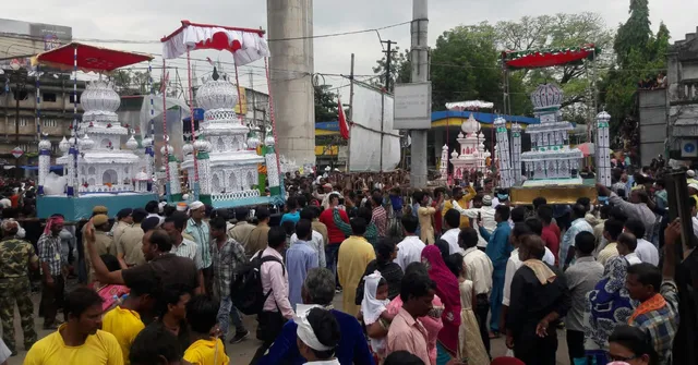 ‘ମହରମ୍‌’ରେ ‘ତାଜିଆ’ ଶୋଭାଯାତ୍ରା। (ଫଟୋ: ନରେଶ, ସମ୍ବଲପୁର)