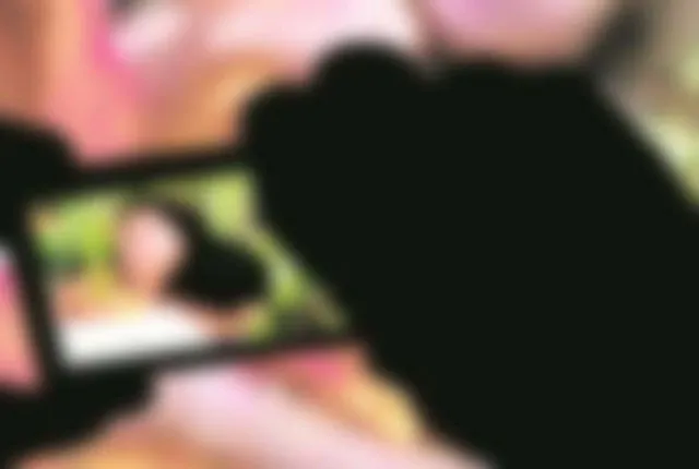 ଅଫିସ୍‌ ହ୍ଵାଟସ୍‌ଆପ ଗ୍ରୁପରେ ଅଶ୍ଳୀଳ ଭିଡିଓ ପକାଇ ପ୍ରଧାନଶିକ୍ଷକ ନିଲମ୍ବିତ