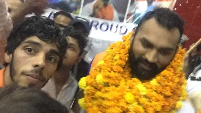 ଏସିଆଡରେ ସ୍ୱର୍ଣ୍ଣ ଜିଣିବା ପରେ ପୁଅ ତେଜିନ୍ଦରକୁ ପଦକ ସହ ଦେଖିବାକୁ ଇଚ୍ଛା କରିଥିଲେ ବାପା! ହେଲେ ଶେଷ ଇଚ୍ଛା ପୂରଣ ହେବା ପୂର୍ବରୁ ଟାଣି ନେଲା ମୃତ୍ୟୁ