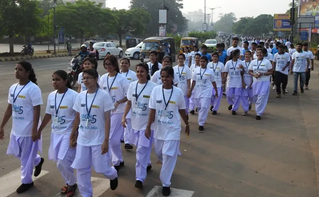 ବିଶ୍ୱ ହୃଦୟ ଦିବସରେ ‘ସମ୍ବାଦ’ ଓ ‘କନକ’ ନ୍ୟୁଜ ପକ୍ଷରୁ ଅନୁଷ୍ଠିତ ୱାକାଥନ୍‌ ଅବସରରେ ଜନତା ମୈଦାନରୁ କଳିଙ୍ଗ ହସ୍ପିଟାଲ ପର୍ଯ୍ୟନ୍ତ ପଦଯାତ୍ରା