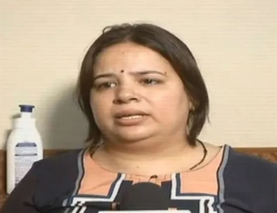 ମୃତ ବିବେକଙ୍କ ପତ୍ନୀଙ୍କୁ ଲକ୍ଷ୍ନୌ ନଗର ନିଗମର ଜନସଂପର୍କ ଅଧିକାରୀ ଭାବରେ ନିଯୁକ୍ତି; ସହାୟତା ବାବଦରେ ମିଳିଲା ୨୫ ଲକ୍ଷ ଟଙ୍କା