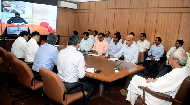 ସର୍ବାଧିକ ପ୍ରଭାବିତ ୩ ଜିଲ୍ଲାର ବନ୍ୟା ପରିସ୍ଥିତିର ସମୀକ୍ଷା କଲେ ମୁଖ୍ୟମନ୍ତ୍ରୀ : ବହୁ ଅଞ୍ଚଳ ଜଳବନ୍ଦୀ, ହେଲିକପ୍ଟର ଯୋଗେ ଉଦ୍ଧାର କାର୍ଯ୍ୟ ଲାଗି ନିର୍ଦ୍ଦେଶ