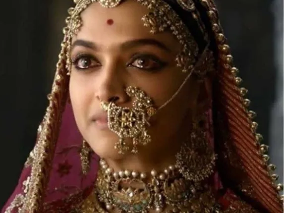 ଭାବି ନଣଦଙ୍କୁ ପସନ୍ଦ କରୁ ନାହାନ୍ତି ଦୀପିକା ପାଦୁକୋନ, ଅନେକ ବର୍ଷରୁ ଦୁହିଁଙ୍କ ମଧ୍ୟରେ ରହିଛି ଶତ୍ରୁତା