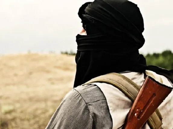 ଚାକିରିରୁ ଫେରିବା ପରେ ପତ୍ନୀ ଅନ୍ୟ ପୁରୁଷ ସହିତ ଫେରାର ହୋଇଯାଇଥିବା ଜାଣିବା ପରେ ସ୍ୱାମୀ ନକ୍ସଲ ସଙ୍ଗଠନରେ ସାମିଲ ହୋଇଥିଲା