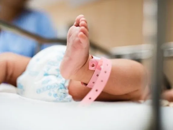 ଇତିହାସ ରଚିଲେ ସମଲିଙ୍ଗୀ ଦମ୍ପତି : ଏହି ଚିକିତ୍ସା ପଦ୍ଧତି ଆପଣାଇ ଶିଶୁକୁ ଜନ୍ମ ଦେଲେ