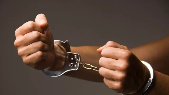 ନଗ୍ନ ହୋଇ ଯୁବତୀଙ୍କୁ ଭିଡିିଓ କଲ୍‌ କରୁଥିଲା ଯୁବକ,ଗିରଫ ହେବା ପରେ ସାମ୍ନାକୁ ଆସିଲା ଅସଲ ଘଟଣା