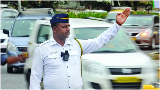 ଟ୍ରାଫିକ ପୁଲିସ ଛାତିରେ ଲାଗିଥିବା ବଡି କ୍ୟାମେରା ଶୃଙ୍ଖଳା ଆଣିଛି: ଡିଜି