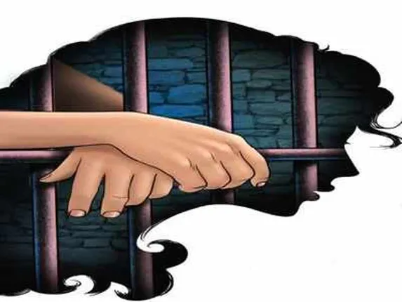 ମୁମ୍ବାଇର ଜଣେ ମଡ଼େଲ ବ୍ଲାକ୍‌ମେଲିଂର ଅଭିଯୋଗ କରିବାକୁ ଯାଇଥିବା ବେଳେ ତଦନ୍ତ ଦାୟିତ୍ୱରେ ଥିବା ପୁଲିସ କଲା ଦୁଷ୍କର୍ମ