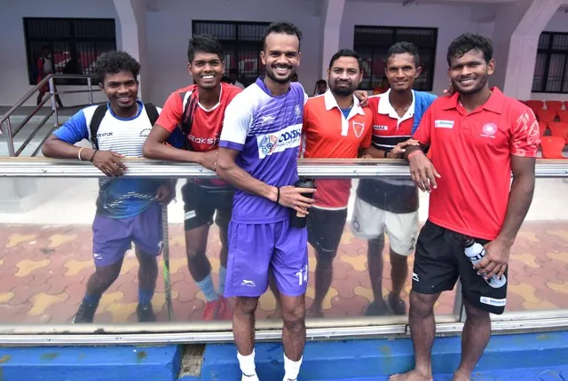 ଆଉ ୪୩ ଦିନ, ଟର୍ଫକୁ ନେଇ ଟଳିନି ଶଙ୍କା