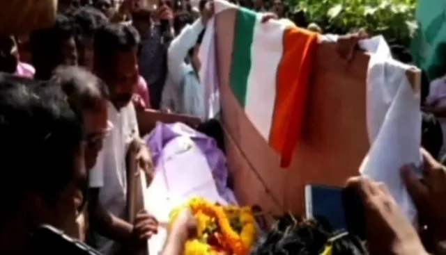 ନକ୍ସଲ ଆକ୍ରମଣରେ ମୃତ ଓଡ଼ିଆ କ୍ୟାମେରାମ୍ୟାନ୍‌ ଅଚ୍ୟୁତାନନ୍ଦଙ୍କ ଶେଷକୃତ୍ୟ ସଂପନ୍ନ