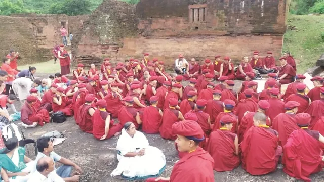 ବୌଦ୍ଧ ପର୍ଯ୍ୟଟକଙ୍କ ପଦଯାତ୍ରା ଓ ବୌଦ୍ଧସ୍ଥଳ ପରିଦର୍ଶନ : ଉଦୟଗିିରିରେ ୨୦ ଦେଶରୁ ୩ ଶହ ପର୍ଯ୍ୟଟକ