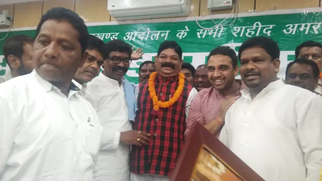 ଗତକାଲି ବିଜେଡି ଛାଡିଥିଲେ, ଆଜି ଜେଏମ୍‌ଏମ୍‌ରେ ମିଶିଲେ ପୂର୍ବତନ ସାଂସଦ ଲକ୍ଷ୍ମଣ ଟୁଡୁ