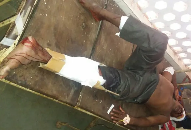 ଦେଶୀ ମଦ ବିକ୍ରିକୁ ନେଇ ଗାଁ ଦାଣ୍ଡରେ ବୁଲିଲା ଖଣ୍ଡା କାତି