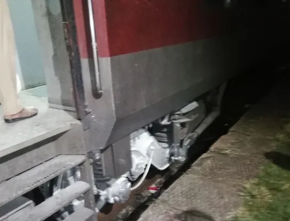 ପୁରୀ-ସୁରତ୍ ଏକ୍ସପ୍ରେସ୍‌ରେ ନିଆଁ : ଭୟରେ ଟ୍ରେନ୍‌ରୁ ଓହ୍ଲାଇ ପଡ଼ିଲେ ଯାତ୍ରୀ