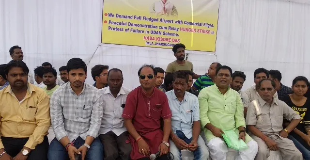 ବିମାନ ବନ୍ଦର ଆଗରେ ନବଙ୍କ ଧାରଣା ଜାରି : ଏୟାର ଓଡ଼ିଶାକୁ କେନ୍ଦ୍ରର କାରଣ ଦର୍ଶାଅ ନୋଟିସ୍‌