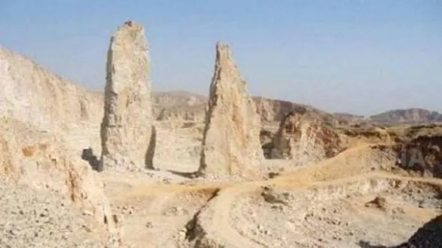 ଲୋକେ କ’ଣ ହନୁମାନ ହୋଇଗଲେ ଯେ ୩୧ଟି ପାହାଡ ଉଠାଇ ନେଇଗଲେ ?