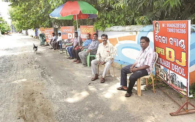 ପ୍ରତିଶ୍ରୁତି ଦେଇ ଭୁଲିଗଲେ : ବ୍ୟାଣ୍ଡପାର୍ଟି ବ୍ୟବସାୟୀଙ୍କୁ ମିଳୁନି ଜାଗା