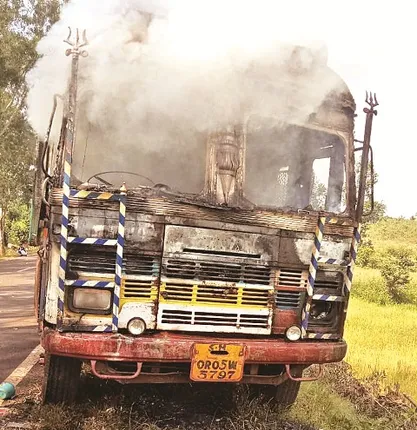 ଚଳନ୍ତା ଟ୍ରକ୍‌ ଜଳିଗଲା