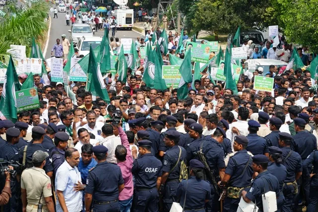 ତୈଳ ଦର ବୃଦ୍ଧି ପ୍ରତିବାଦରେ ବିଜେଡିର ବିକ୍ଷୋଭ