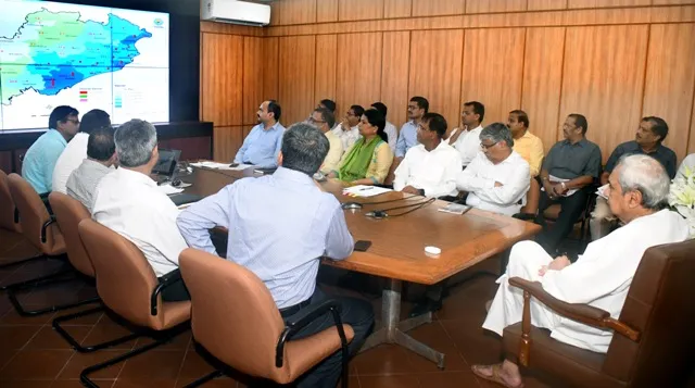 ପର୍ଯ୍ୟାପ୍ତ ରିଲିଫ୍, ଅତ୍ୟାବଶ୍ୟକ ସେବା ପୁନଃସ୍ଥାପନକୁ ପ୍ରାଥମିକତା