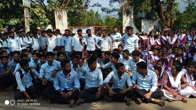 ଛାତ୍ର ଉତ୍ତେଜନାକୁ ଦୃଷ୍ଟିରେ ରଖି ଦେବଗଡ଼ କଲେଜ ଅନିର୍ଦ୍ଧିଷ୍ଟ କାଳ ପାଇଁ ବନ୍ଦ