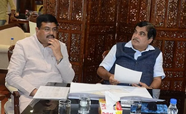 ଗଡ଼କରୀଙ୍କୁ ଭେଟିଲେ ଧର୍ମେନ୍ଦ୍ର : ବାତ୍ୟା, ବନ୍ୟା ପ୍ରଭାବିତ ରାସ୍ତାର ମରାମତି ନେଇ ଆଲୋଚନା