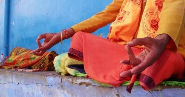 ମହିଳାଙ୍କ ସହ ପ୍ରେମ ସଂପର୍କ ଥିବା ନେଇ ମିଥ୍ୟା ଅଭିଯୋଗ ଲାଗିବା ପରେ ନିରାଶ ହୋଇ ନିଜର ଗୁପ୍ତାଙ୍ଗ କାଟିଦେଲେ ସାଧୁ