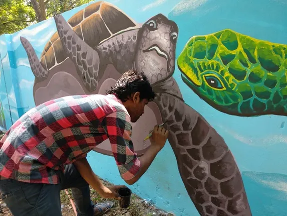 ହକି ବିଶ୍ବକପ୍ ପୂର୍ବରୁ ରାଜଧାନୀ ପାଚେରିର ସୌନ୍ଦର୍ଯ୍ୟକରଣରେ ନିମଗ୍ନ ଜଣେ ଶିଳ୍ପୀ