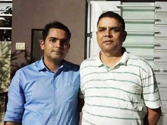 ଆଇପିଏସ୍‌ ପୁଅକୁ ସ୍ୟାଲୁଟ୍‌ ମାରି କନେଷ୍ଟବଳ ବାପ ଗର୍ବିତ