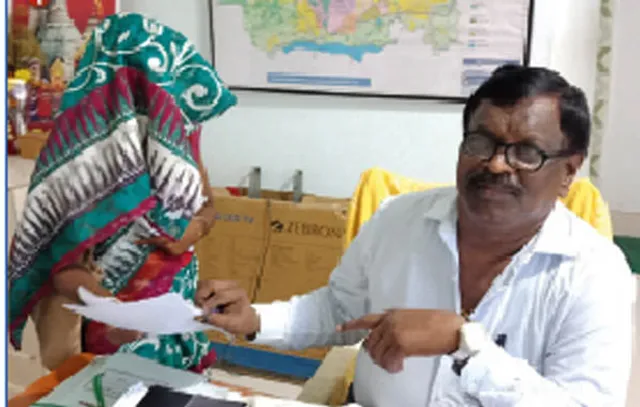 ଏଡସ୍ ଆକ୍ରାନ୍ତ ମହିଳାଙ୍କୁ ଘରୁ ତଡ଼ିଦେଲେ:ରାସନ କାର୍ଡ, ଆବାସ ପାଇଁ ଆବେଦନ