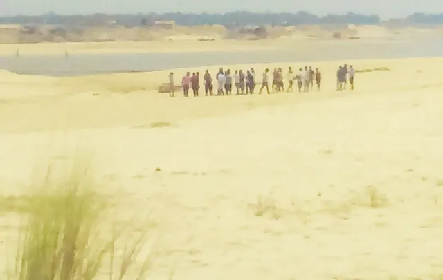 ମାପଚୁପ କଲେ, ପତାକା ପୋତିଲେ