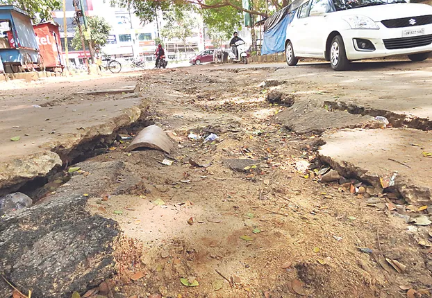 ଯନ୍ତ୍ରଣା ଦେଉଛି ରାସ୍ତା: ବିଏମ୍‌ସି, ପୂର୍ତ୍ତ, ବିଏସ୍‌ସିଏଲ୍‌, ଓପିଟିସିଏଲ୍ ହିଁ ମୁଖ୍ୟ ଖଳନାୟକ