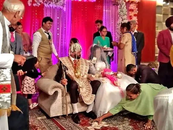 ବିବାହ ବେଦୀ ପର୍ଯ୍ୟନ୍ତ ପହଞ୍ଚିଲାନି କଥା, ଜୟମାଲା ପରେ ହାଜତକୁ ଗଲା ବର, ଜାଣନ୍ତୁ ବରକୁ କାହିଁକି ଗିରଫ କଲା ପୁଲିସ