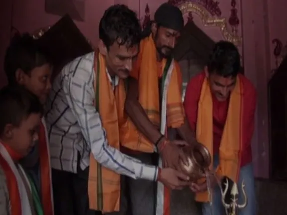 ଉତ୍ତରପ୍ରଦେଶ: ମୁସଲମାନ୍‌ ପରିବାରର ୧୩ଜଣ ହିନ୍ଦୁ ଧର୍ମରେ ସାମିଲ ହେଲେ