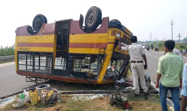 କଟକ-ପୁରୀ ବାଇପାସ୍‌ ରାସ୍ତାରେ ବସ୍‌ ଓଲଟି ୧୮ ଆହତ