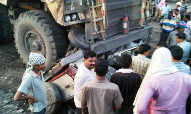 ତାଳଚେର: ବୋଲେରୋ ଉପରେ ଚଢ଼ିଗଲା ଡମ୍ପର, ୨ ଶ୍ରମିକ ଆହତ