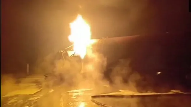 ଯମୁନା ଏକ୍ସପ୍ରେସ୍‌େଓ୍ଵରେ ଗ୍ୟାସ୍‌ ଟ୍ୟାଙ୍କର ବିସ୍ଫୋରଣ; ଅନ୍ୟ ୫ଟି ଗାଡ଼ି ଜଳିବା ସହ ୩ ଜଣ ସାଙ୍ଘାତିକ ଆହତ