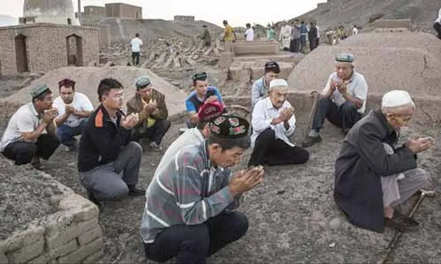 ଉଇଘୁର ମୁସଲିମ ମାନଙ୍କୁ ଗୋପନ କ୍ୟାମ୍ପରେ ରଖାଯାଇଥିବା କଥା ସ୍ୱୀକାର କଲା ଚୀନ, କିନ୍ତୁ ଅତ୍ୟାଚାର ଖବରକୁ ଅସ୍ୱୀକାର