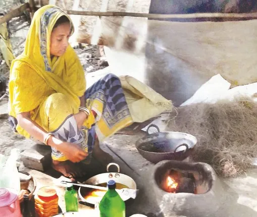 ଉଜ୍ଜ୍ବଳା ଯୋଜନାର ଅନ୍ଧାରୀ ଦିଗ: ଅର୍ଥାଭାବରୁ ଗ୍ୟାସ୍‌ କିଣି ପାରୁ ନାହାନ୍ତି ହିତାଧିକାରୀ