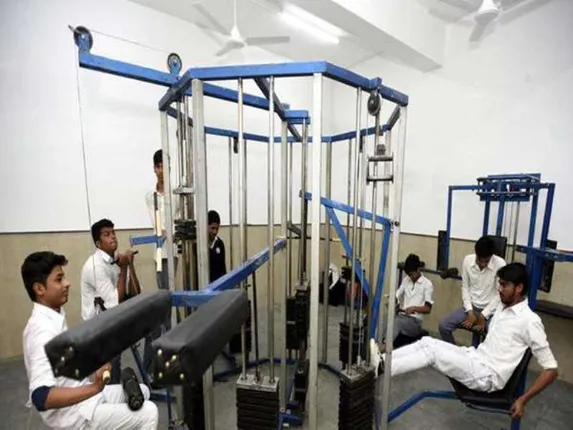 ଏଠାରେ ସ୍କୁଲ ଛୁଟି ହେବା ପରେ ଘରକୁ ଯାଆନ୍ତି ନାହିଁ ଏହି ଛାତ୍ର, ଜାଣନ୍ତୁ ଏହା ପଛର କାରଣ...