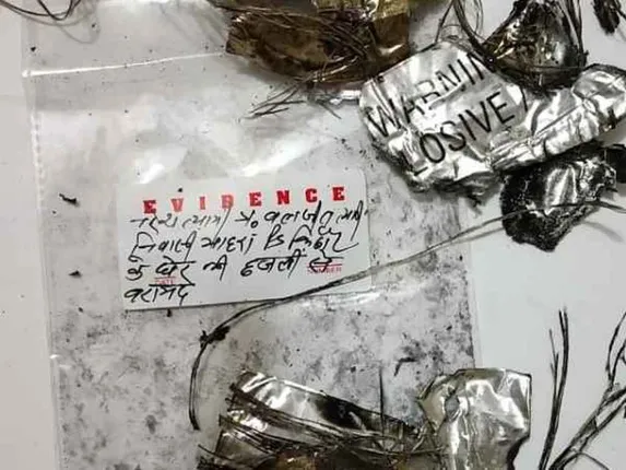 ଆକାଶରୁ ପଡ଼ିଲା ବିସ୍ଫୋରକ ସାମଗ୍ରୀ, ଘର ଓ ଗାଡ଼ିର ଛାତ ଜଳି ହୋଇଗଲା ପାଉଁଶ