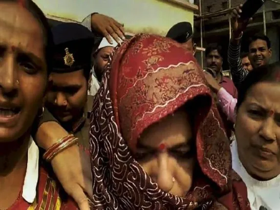 ମୁଜାଫରପୁର ସେଲଟର ହୋମ୍‌ର ମହିଳା ନାବାଳିକା ଅନ୍ତେବାସିନୀଙ୍କୁ ଯୌନ, ସମ୍ଭୋଗ ଓ ନଗ୍ନ ନୃତ୍ୟ ତାଲିମ ଦେଉଥିବା ମହିଳା ପରିଚାଳିକା ମଧୁ ସିବିଆଇ ହାତରେ ଗିରଫ