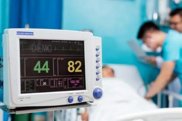 ଦୁଇ ହସ୍ପିଟାଲରେ ଅଧିକ ଗୁରୁତର ଆକ୍ରାନ୍ତ: ୱାର୍ଡ ଖାଲି, ଆଇସିୟୁରେ ଭିଡ଼