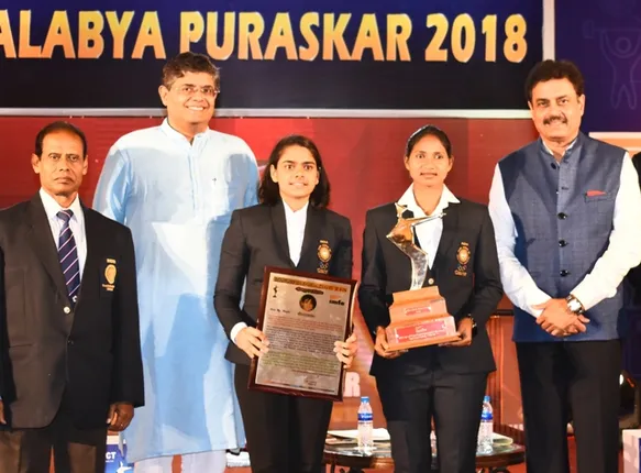 ଲିଲିମାଙ୍କୁ ଏକଲବ୍ୟ; ଝିଲି, ଋତୁପର୍ଣ୍ଣା ସମ୍ମାନିତ