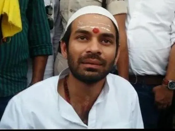 ବାହାଘର ଓ ଛାଡପତ୍ରପାଇଁ ତିନିଜଣଙ୍କୁ ଖଳନାୟକ ବୋଲି କହିଲେ ଲାଲୁଙ୍କ ପୁଅ ତେଜ ପ୍ରତାପ , ଜାଣନ୍ତୁ ସେମାନେ କିଏ