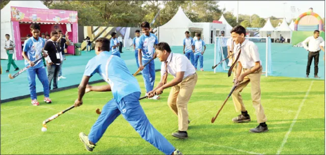 ପ୍ରଶଂସକ ଗ୍ରାମରେ ହକି ମଜା