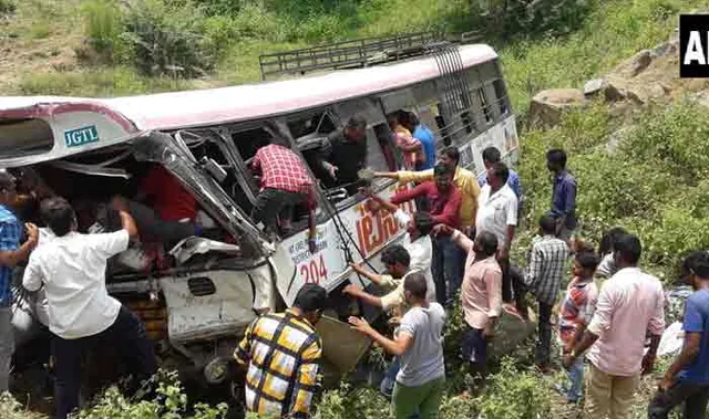 ଯମୁନାକୁ ଖସିଲା ବସ୍: ୧୪ ମୃତ